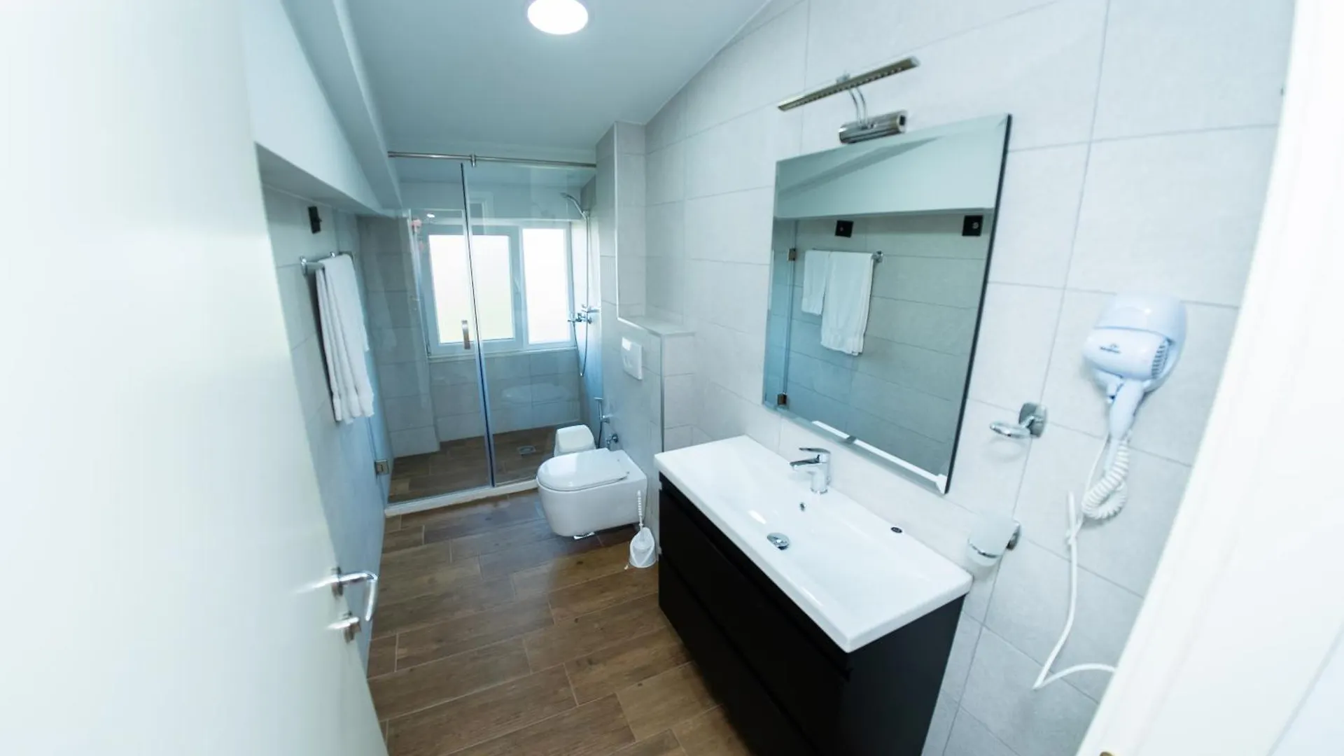 Olivar Hotel Tirana Selitë e Vogël 4*,
