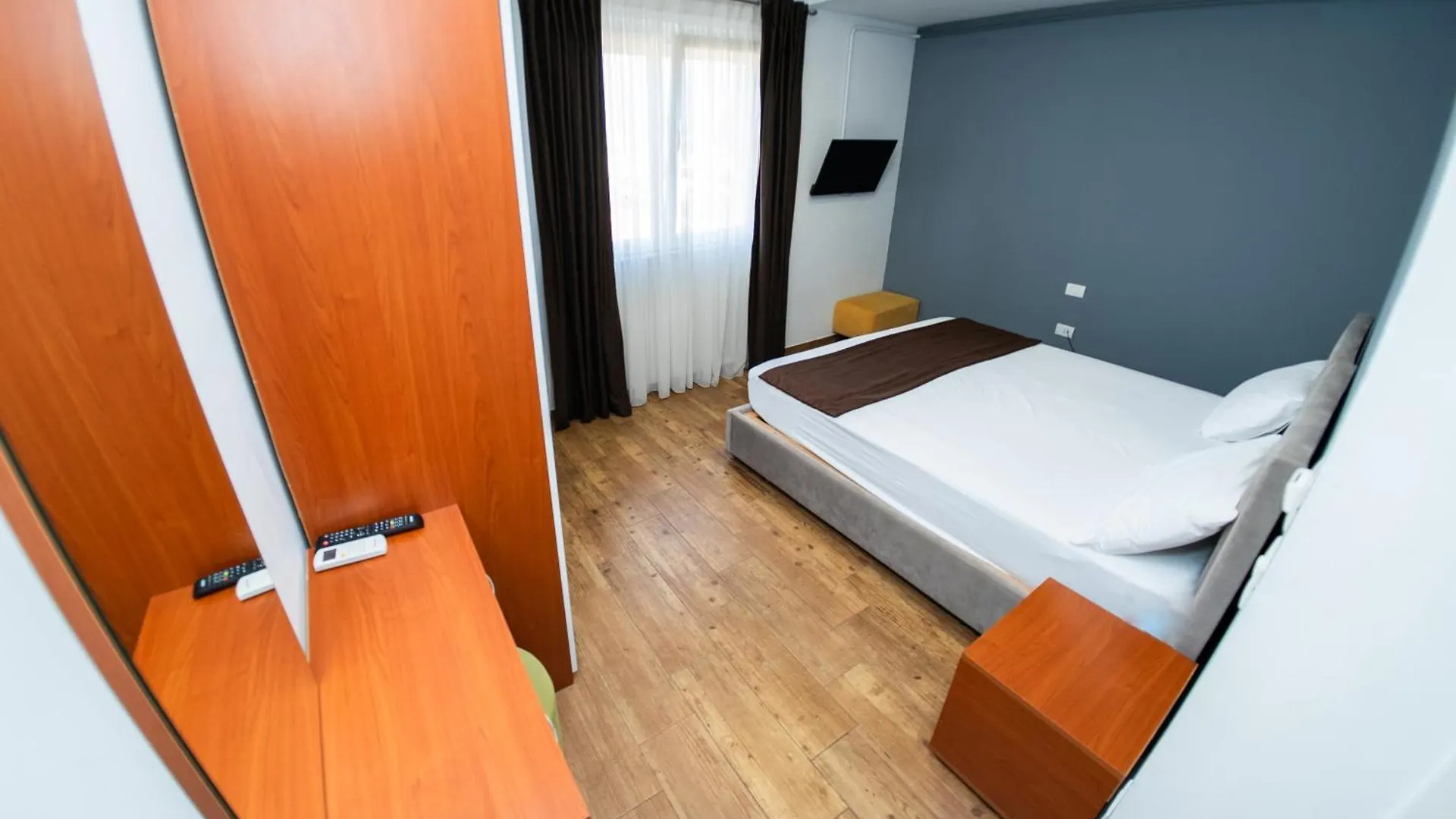 Olivar Hotel Tirana Selitë e Vogël 4*,
