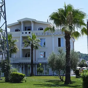 Hotel Eiffel, Yrsheku