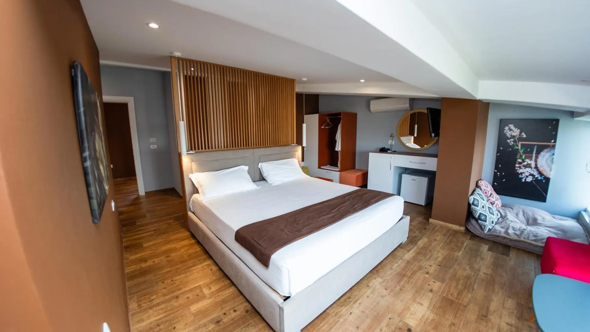 Olivar Hotel Tirana Selitë e Vogël 4*,  Albania